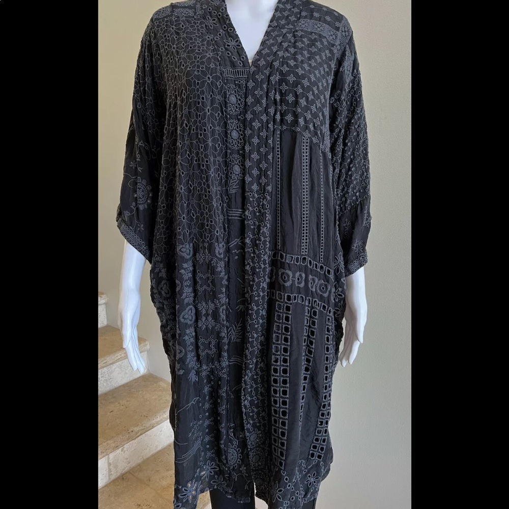 Johnny Was Kimono Tunic Black with Grey Eyelet Embroidered Size Small Fits most - Picture 4 of 9